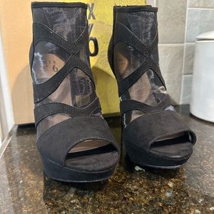 Women’s peep toe boots